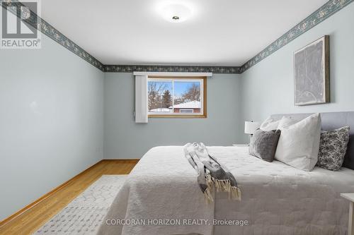 15 Confederation Drive, Kitchener, ON - Indoor Photo Showing Bedroom