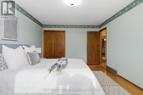 15 Confederation Drive, Kitchener, ON - Indoor Photo Showing Bedroom