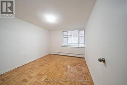 209 - 77 ERSKINE AVENUE  Toronto, ON M4P 1Y5