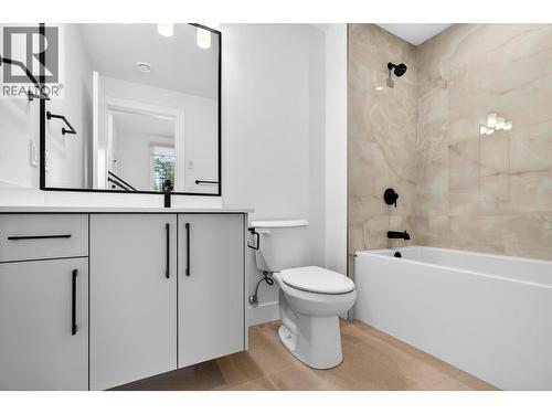 1960 Northern Flicker Court Unit# 10, Kelowna, BC - Indoor Photo Showing Bathroom