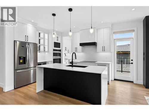 1960 Northern Flicker Court Unit# 10, Kelowna, BC - Indoor Photo Showing Kitchen With Upgraded Kitchen