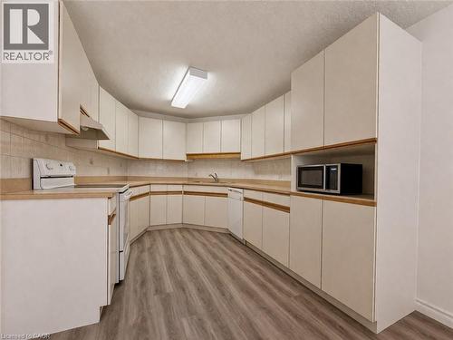 24 Marilyn Drive Unit# 101, Guelph, ON - Indoor Photo Showing Kitchen