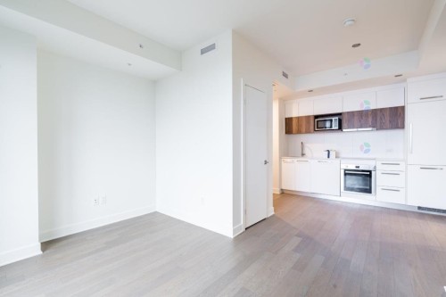 Living Room - 2409-628 Rue St-Jacques, Montréal (Ville-Marie), QC - Indoor Photo Showing Kitchen