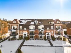 202-1592 Av. Bourgogne  Chambly, QC J3L 1Y7