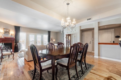 Salle à manger - 202-1592 Av. Bourgogne, Chambly, QC - Indoor Photo Showing Dining Room With Fireplace