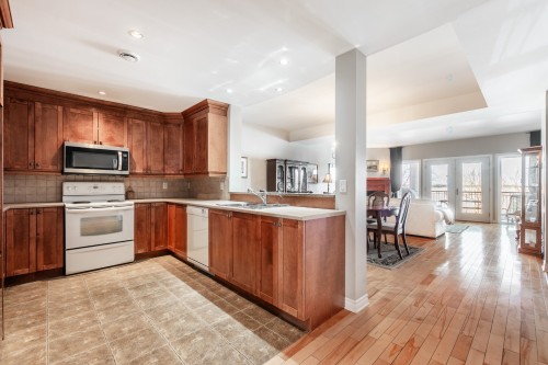 Cuisine - 202-1592 Av. Bourgogne, Chambly, QC - Indoor Photo Showing Kitchen