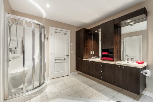 Salle de bains - 202-1592 Av. Bourgogne, Chambly, QC - Indoor Photo Showing Bathroom