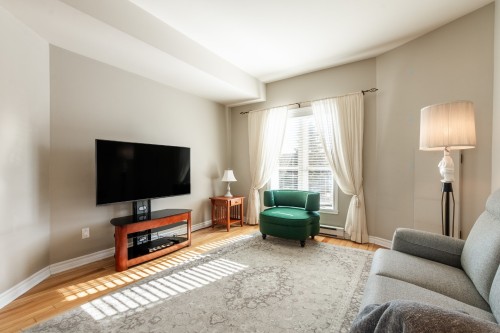 Chambre à coucher - 202-1592 Av. Bourgogne, Chambly, QC - Indoor Photo Showing Living Room