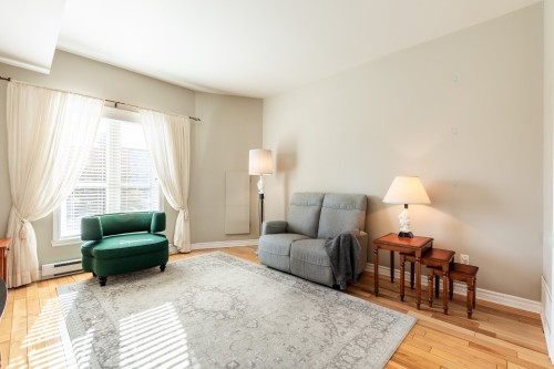 Chambre à coucher - 202-1592 Av. Bourgogne, Chambly, QC - Indoor Photo Showing Living Room