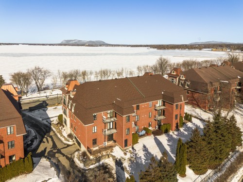 Extérieur - 202-1592 Av. Bourgogne, Chambly, QC - Outdoor With Body Of Water With View