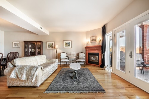 Salon - 202-1592 Av. Bourgogne, Chambly, QC - Indoor Photo Showing Living Room With Fireplace