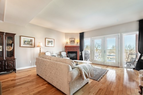 Salon - 202-1592 Av. Bourgogne, Chambly, QC - Indoor Photo Showing Living Room With Fireplace