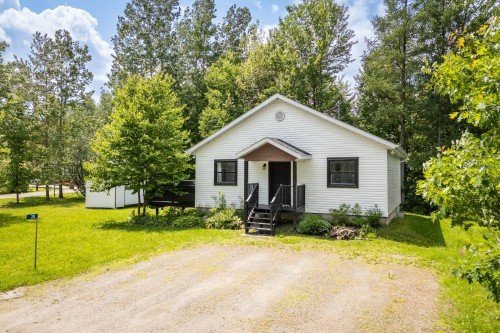 Stationnement - 28 Rue Willow, Lac-Brome, QC - Outdoor With Facade