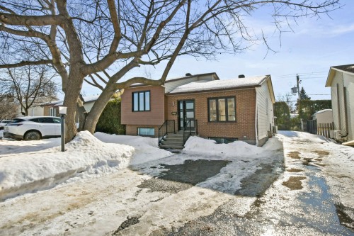 900 Rue Décarie  Sainte-Julie, QC J3E 1L4