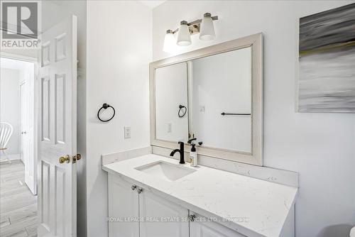 2400 Bankside Drive, Mississauga, ON - Indoor Photo Showing Bathroom