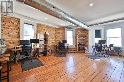 2 Queen Street E, Cambridge, ON 