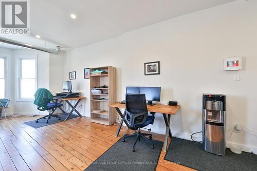 2 Queen Street E, Cambridge, ON 