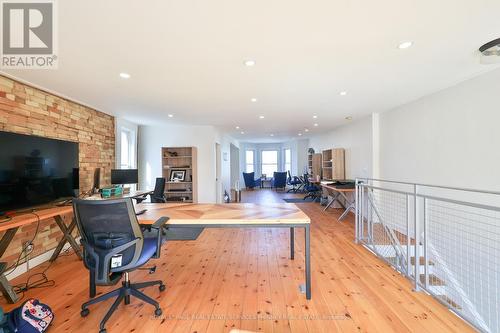 2 Queen Street E, Cambridge, ON 