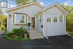 708 MONTBECK CRESCENT  Mississauga, ON L5G 1P3