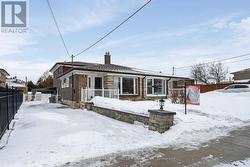 5 FAULKNER CRESCENT  Toronto, ON M9M 2B9