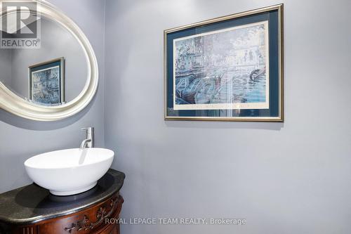 1939 Wembley Avenue, Ottawa, ON - Indoor Photo Showing Bathroom
