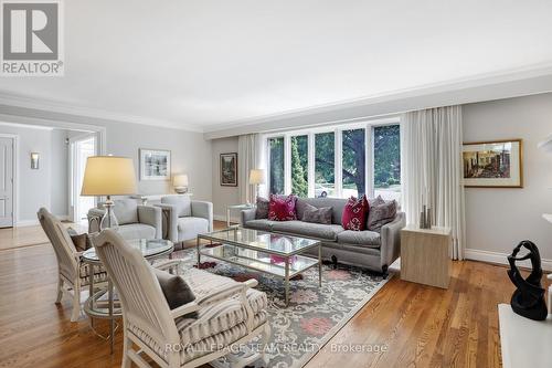 1939 Wembley Avenue, Ottawa, ON - Indoor Photo Showing Living Room