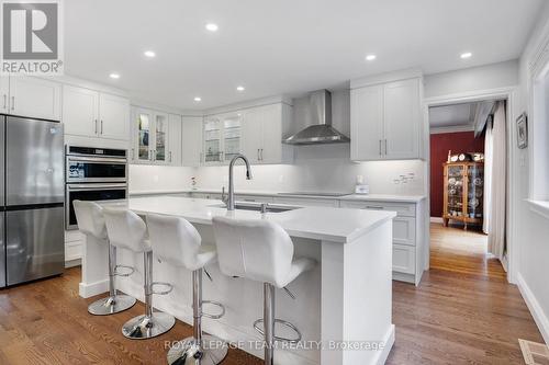 1939 Wembley Avenue, Ottawa, ON - Indoor Photo Showing Kitchen With Upgraded Kitchen