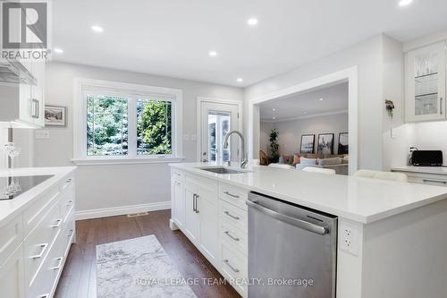 1939 Wembley Avenue, Ottawa, ON - Indoor Photo Showing Kitchen With Upgraded Kitchen