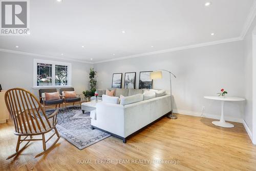 1939 Wembley Avenue, Ottawa, ON - Indoor Photo Showing Living Room