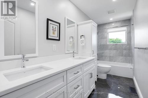 1939 Wembley Avenue, Ottawa, ON - Indoor Photo Showing Bathroom