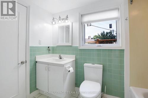 1939 Wembley Avenue, Ottawa, ON - Indoor Photo Showing Bathroom