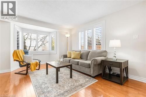 5480 Glen Erin Drive Unit# 94, Mississauga, ON - Indoor Photo Showing Living Room