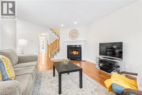 5480 Glen Erin Drive Unit# 94, Mississauga, ON - Indoor Photo Showing Living Room With Fireplace