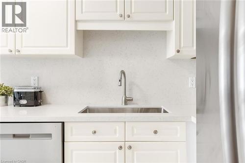 5480 Glen Erin Drive Unit# 94, Mississauga, ON - Indoor Photo Showing Kitchen