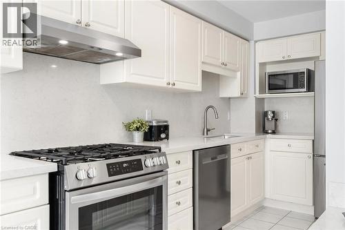 5480 Glen Erin Drive Unit# 94, Mississauga, ON - Indoor Photo Showing Kitchen With Upgraded Kitchen