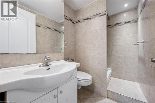 162 Esson Street, Waterloo, ON - Indoor Photo Showing Bathroom