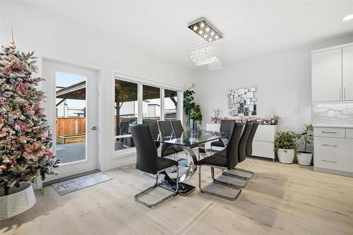 119 Berry Hill Road, Winnipeg, MB - Indoor Photo Showing Dining Room
