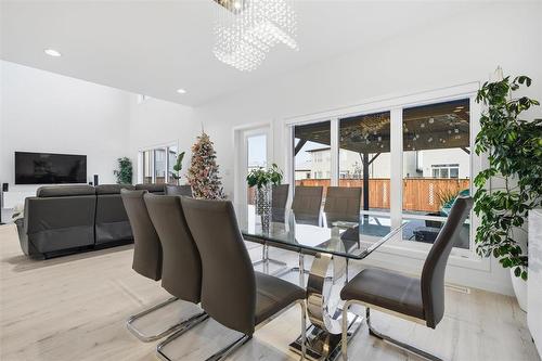 119 Berry Hill Road, Winnipeg, MB - Indoor Photo Showing Dining Room