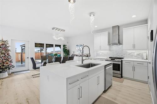 119 Berry Hill Road, Winnipeg, MB - Indoor Photo Showing Kitchen With Upgraded Kitchen