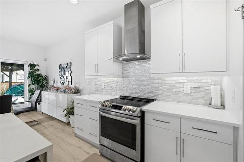 119 Berry Hill Road, Winnipeg, MB - Indoor Photo Showing Kitchen With Upgraded Kitchen