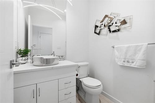 119 Berry Hill Road, Winnipeg, MB - Indoor Photo Showing Bathroom
