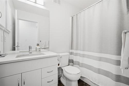 119 Berry Hill Road, Winnipeg, MB - Indoor Photo Showing Bathroom
