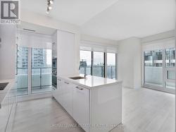 1708 - 2221 YONGE STREET  Toronto, ON M4S 2B4