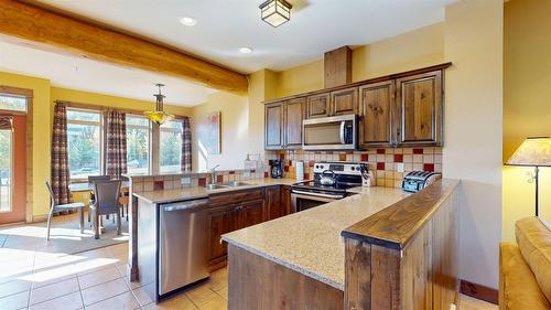 J2-D-1351 Gerry Sorensen Way, Kimberley, BC - Indoor Photo Showing Kitchen With Double Sink