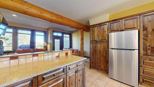 J2-D-1351 Gerry Sorensen Way, Kimberley, BC - Indoor Photo Showing Kitchen