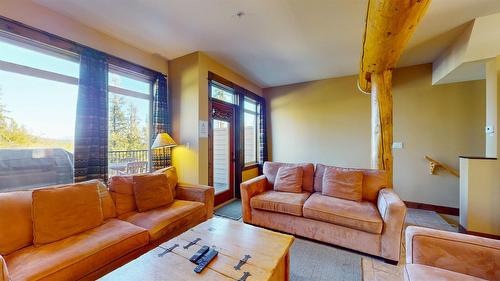 J2-D-1351 Gerry Sorensen Way, Kimberley, BC - Indoor Photo Showing Living Room