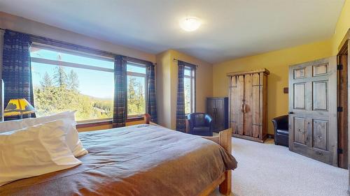 J2-D-1351 Gerry Sorensen Way, Kimberley, BC - Indoor Photo Showing Bedroom
