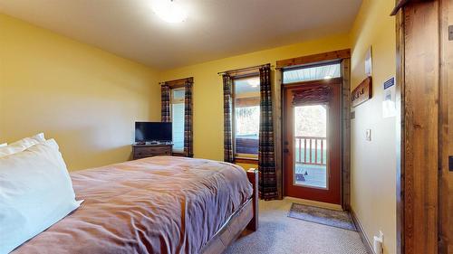J2-D-1351 Gerry Sorensen Way, Kimberley, BC - Indoor Photo Showing Bedroom