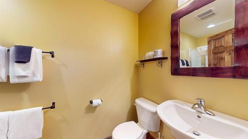 J2-D-1351 Gerry Sorensen Way, Kimberley, BC - Indoor Photo Showing Bathroom