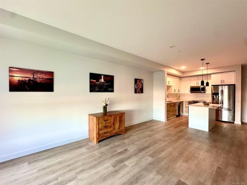 210-2465 Gateway Rd, Langford, BC - Indoor Photo Showing Kitchen